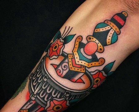 Old School小臂架子鼓匕首纹身图案