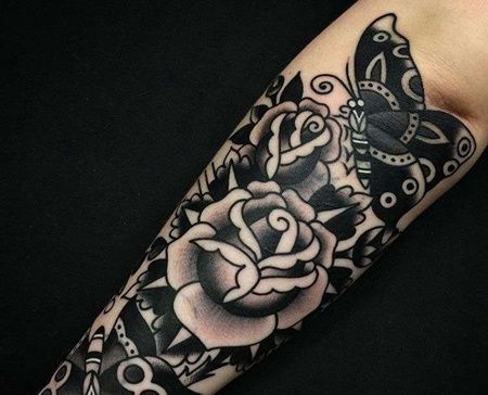 Old School小臂玫瑰蝴蝶纹身图案