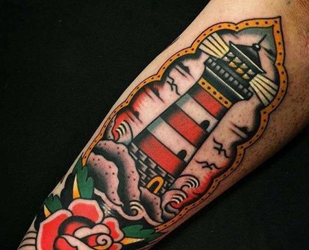 Old School大臂灯塔玫瑰纹身图案