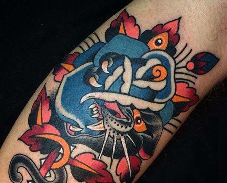 Old School小腿玫瑰黑豹纹身图案