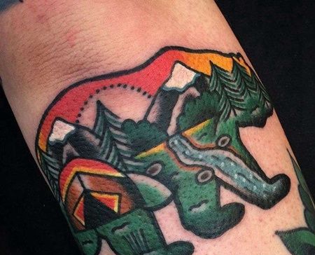 Old School小臂北极熊雪山纹身图案