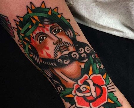 Old School胳膊玫瑰耶稣纹身图案