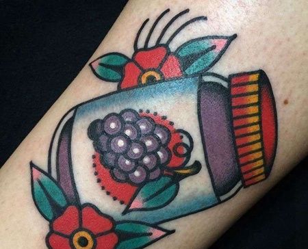 Old School大臂药瓶纹身图案