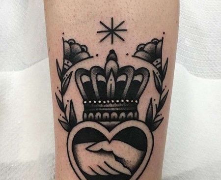 Old School小腿心手皇冠纹身图案