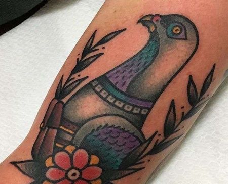 Old School大臂鸽子纹身图案