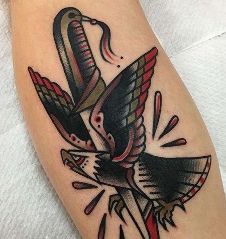 Old School小腿匕首老鹰纹身图案