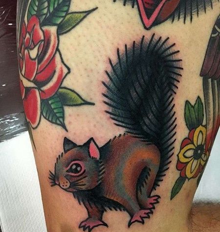 Old School大腿松鼠纹身图案