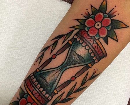 Old School小腿沙漏纹身图案