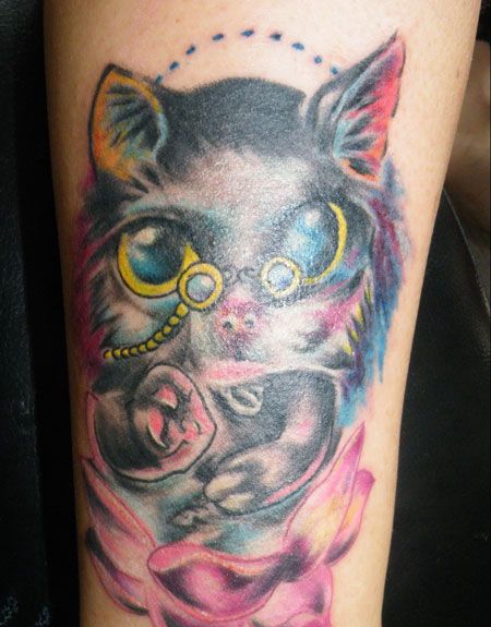 小腿上的蓝眼猫咪纹身图案