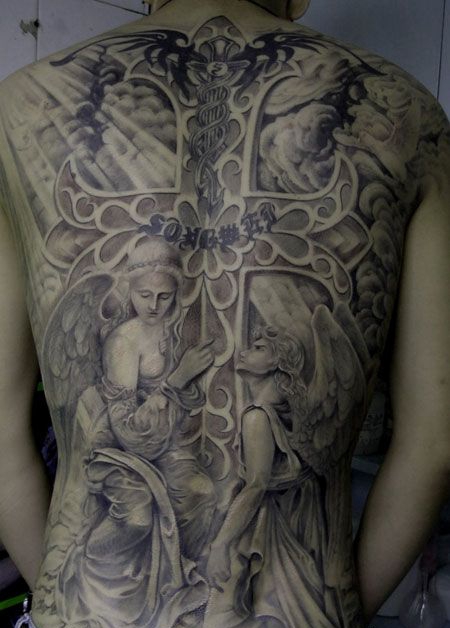 满背天使十字架纹身图案