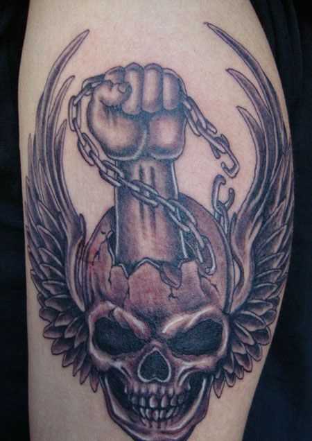 手臂骷髅锁链纹身图案