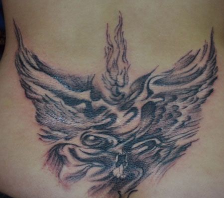 腰部黑白抽象翅膀纹身图案