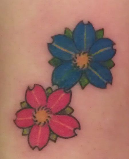 红蓝樱花纹身图案