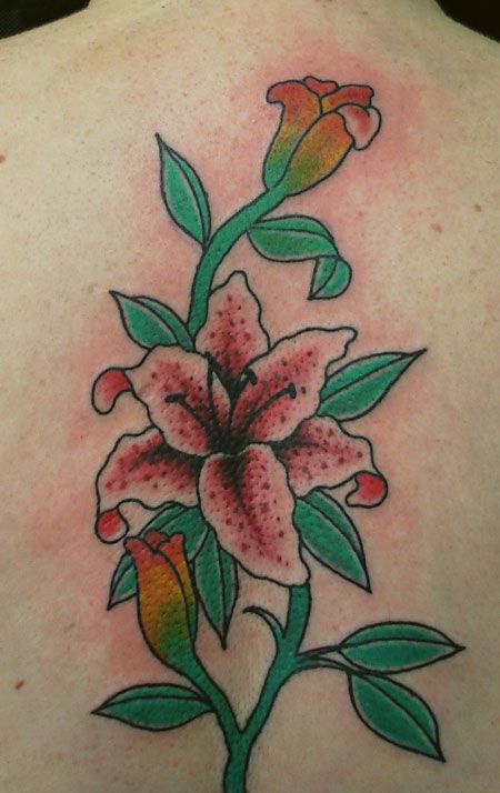 背部彩色百合纹身图案