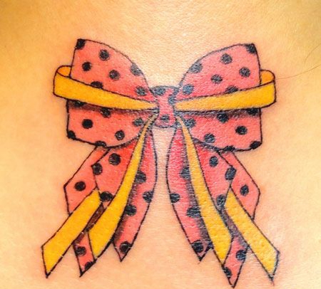 彩色蝴蝶结纹身图案