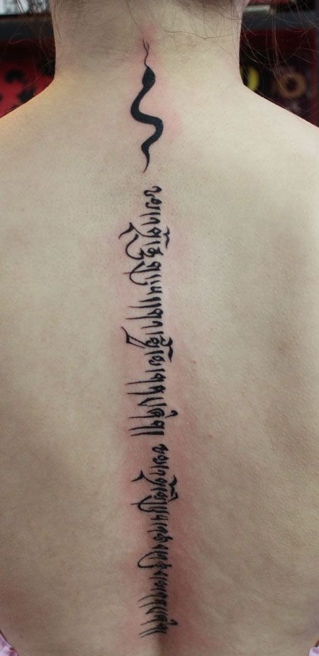 背部藏文纹身图案