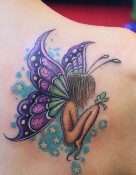 肩部蜷缩着的蝴蝶精灵纹身