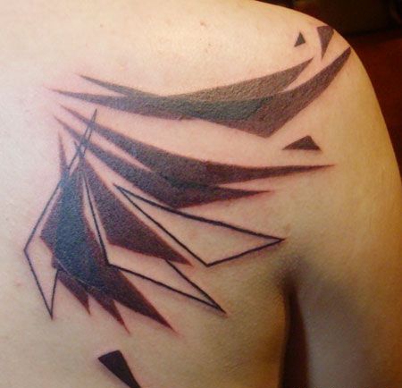 肩部抽象几何纹身图案