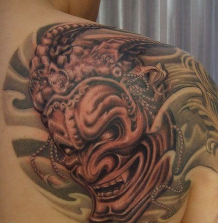 肩部鬼头面具纹身图案