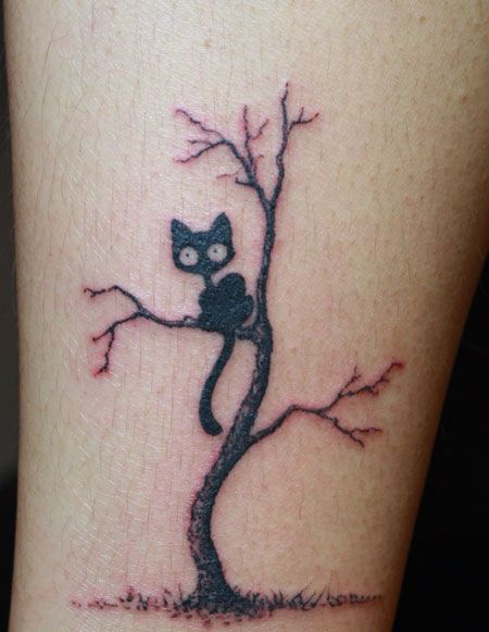 枯树上的猫咪纹身图案