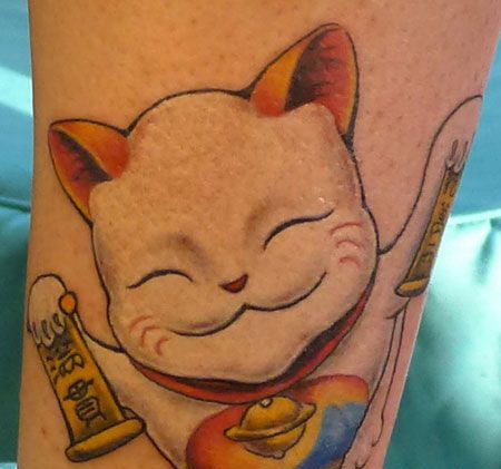 小腿可爱的招财猫纹身图案