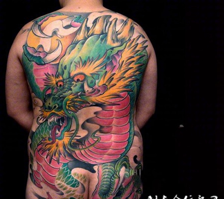 驾雾腾云，满背青龙彩绘纹身