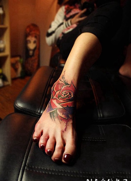 爱情之花，脚背玫瑰花彩绘纹身