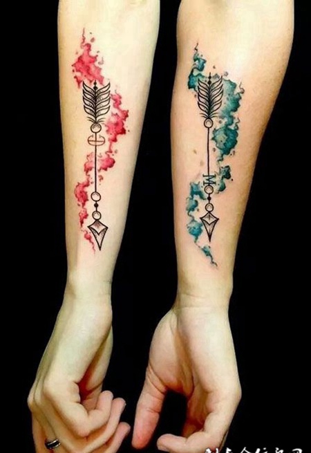 情侣手臂箭矢纹身图案