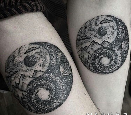 茫茫宇宙遇见你，情侣手臂好看的星空点刺纹身