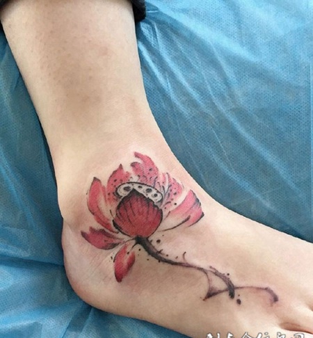 足下生莲，脚背好看的莲花纹身图案