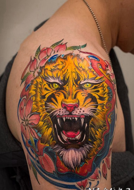 咆哮之怒吼，手臂虎头彩绘纹身