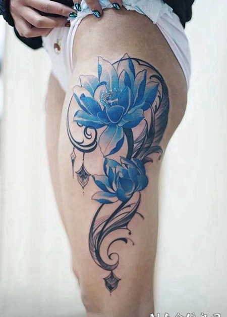 淡蓝色的花香，大腿好看的蓝色莲花纹身图案