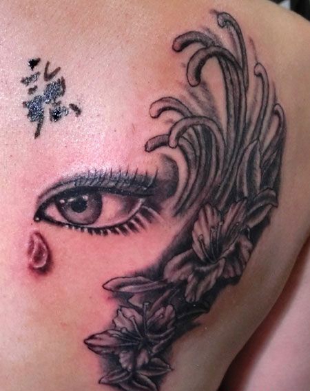 背部兰花美女眼睛纹身图案
