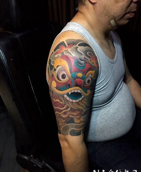 醒狮闹新春，大臂可爱的醒狮彩绘纹身