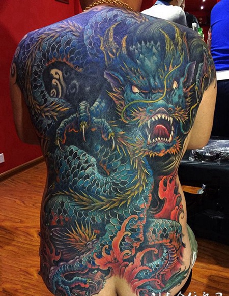 龙腾盛世，满背霸气青龙纹身图案