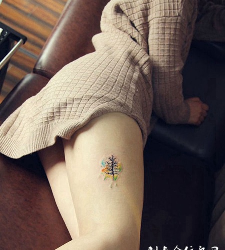 自然的色彩，大腿水彩小树纹身