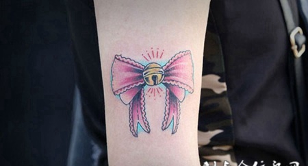 少女心爆棚，手臂好看的蝴蝶结彩绘纹身