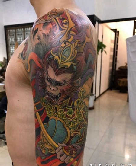 手臂彩绘斗战胜佛纹身图案