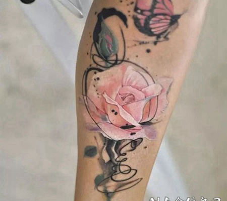 爱情的约定，小腿水彩玫瑰个性纹身