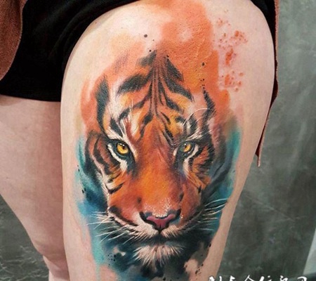 凶兽的凝视，大腿虎头彩绘纹身