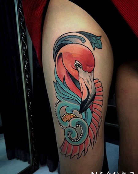 浴火重生，大腿火烈鸟彩绘纹身
