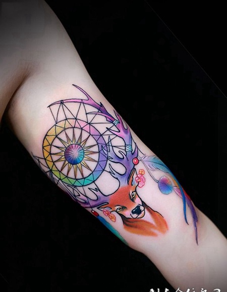 梦之仙境，手臂鹿首捕梦网彩绘纹身