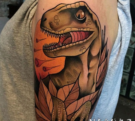 远古的幻想，手臂newschool风格恐龙纹身
