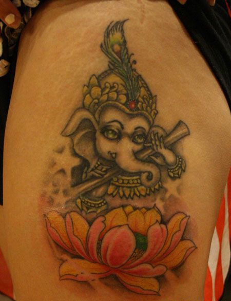 大腿莲花上的象神纹身