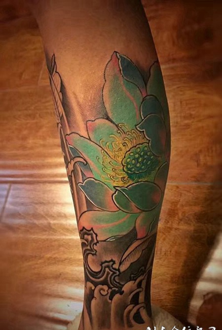 清新莲花香，小腿莲花彩绘纹身图案