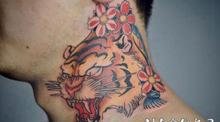 怒之咆哮，颈部老虎彩绘纹身