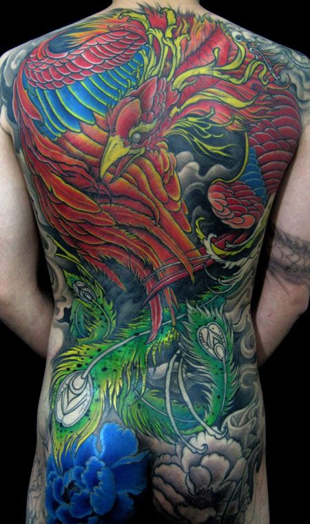 满背传统凤凰舞花丛纹身图案