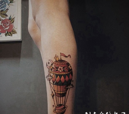 环游世界，小腿个性热气球彩绘纹身