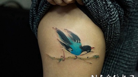 春天的小精灵，大腿水墨喜鹊彩绘纹身