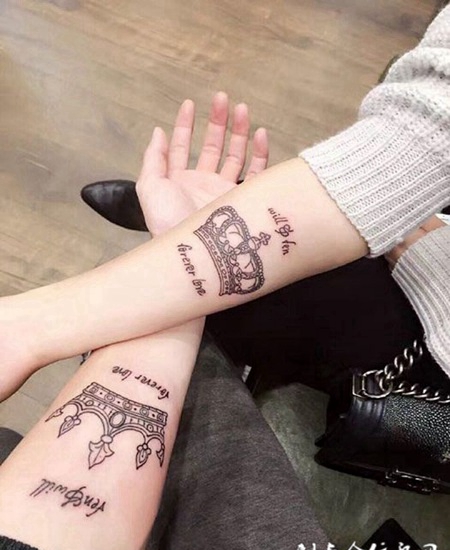 情侣手臂皇冠纹身图案